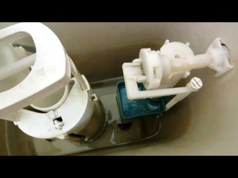 Видео: РЕМОНТ СЛИВНОЙ БАЧОК УНИТАЗА НОВАЯ ИДЕЯ! пропускает клапан и идет перелив в унитаз