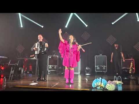 Видео: Марина і компанія - Червона ружа трояка  💐🥰❤️🎤💥 ✨