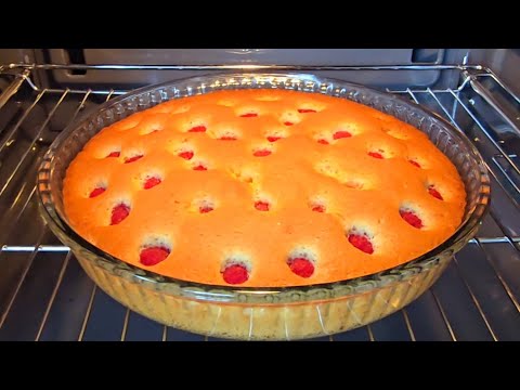 Видео: Вкуснейший пирог без замеса с малиной — готов всего за 10 минут! Пеките хоть каждый день.