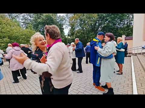 Видео: 4.10.25г... "Кто Дал Право Вам Судить?"... звучит на Танцполе в Гомельском парке... 