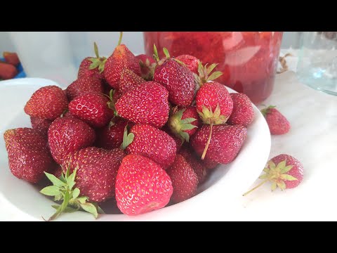 Видео: Как сделать клубничный уксус? Полное видео