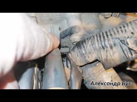 Видео: Снятие генератора и его кронштейна. Nissan Note E11 1,6