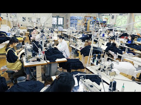 Видео: Швейная фабрика со 100-летней историей! Процесс массового производства одежды.