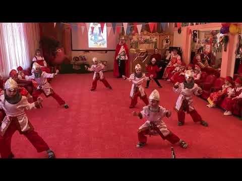 Видео: Танец "Богатырская сила". Группа №8 "Знайки"
