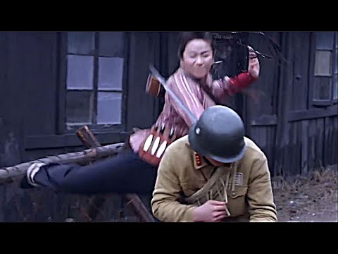 Видео: В тюрьме был большой бунт, заключенные грабили ружья и дрались с тюремными охранниками.