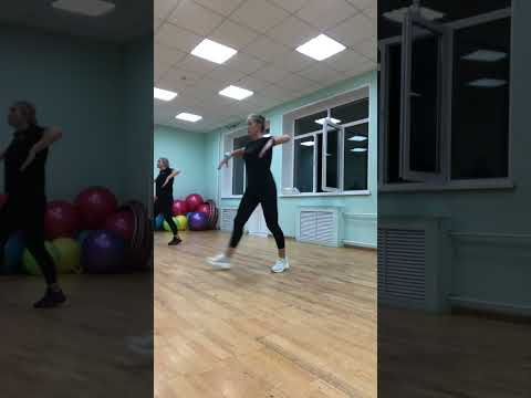 Видео: Функционально силовая тренировка с гантелями по 2 кг.!