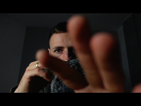 Видео: Трогаю твое лицо ,Массаж мозга и  Неразборчивый шёпот АСМР