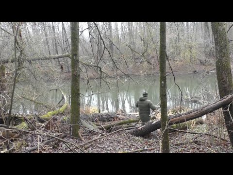 Видео: Щука на живца осенью. Ловля щуки на живца в ноябре на реке.