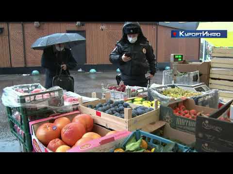 Видео: Полиция проверила законность уличной торговли на улице Токарева в Сестрорецке