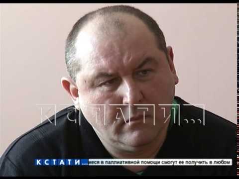 Видео: Начальник отдела полиции, пойманный с вываливающейся из штанов взяткой, выслушал приговор суда