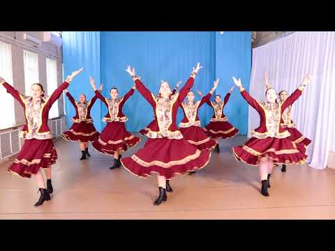 Видео: МБУ ГКРЦ | Народный хореографический ансамбль "Экспромт" - "Заплетися мой плетень"