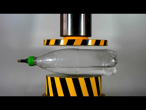 Видео: ГИДРАВЛИЧЕСКИЙ ПРЕСС ПРОТИВ ПЛАСТИКОВОЙ БУТЫЛКИ КАКУЮ НАГРУЗКУ ВЫДЕРЖИТ БУТЫЛКА
