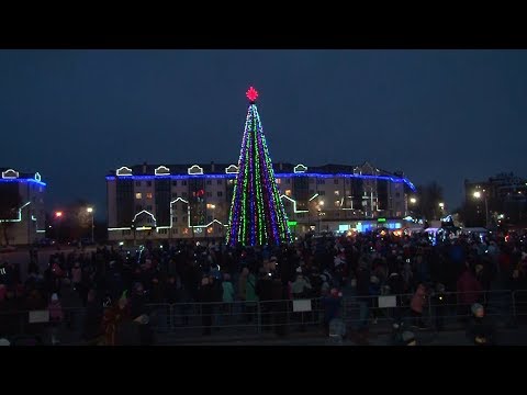 Видео: "Сверкай огнями, ёлка!". Городской праздник в преддверии Нового года