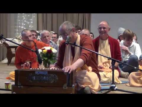 Видео: Е.С. Ниранджана Свами - Киртан 1 - Московский центр индийской культуры - 19.04.2015