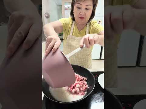 Видео: Рулеты мясные из дрожжевого теста