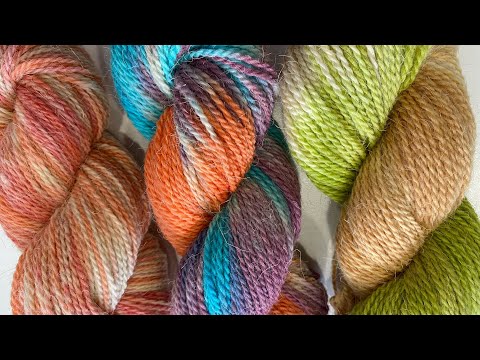 Видео: Крашу шерсть пищевыми красителями 🧶