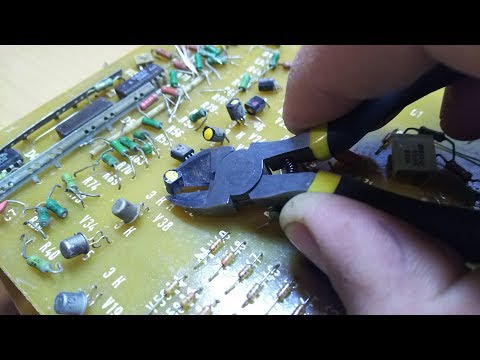 Видео: Без потери ЗОЛОТА! Как нужно демонтировать радиодетали.