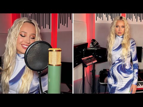 Видео: Прямой эфир Клавы Коки: экскурсия по студии, новый трек, болтовня в чате!