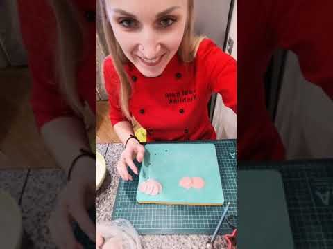 Видео: Фантазийный цветок из пластичного шоколада эфир