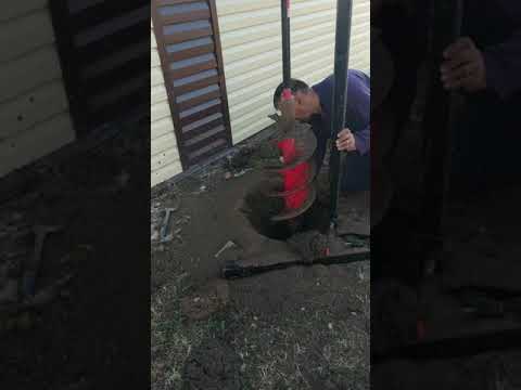 Видео: Мобильная бензо-буровая установка в работе ( Видео не сокращено)