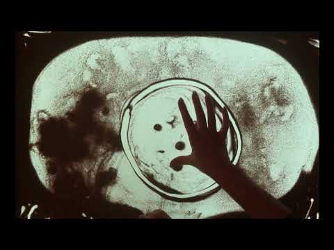 Видео: Песочная история ко Дню Матери "Мама, я тебя люблю"