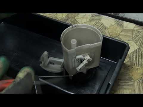 Видео: Фольксваген Т4 2.5TDI плохо заводится когда в баке меньше 30 л топлива