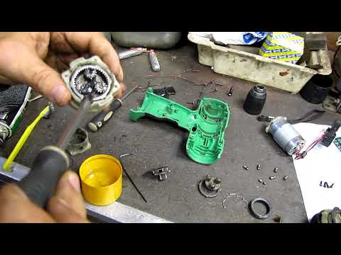 Видео: Чистка шуруповерта Hitachi DS12DVB2