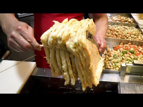 Видео: Карьера 37 лет! Amazing Fish Cake Master, сосисочный батончик, корейская уличная еда