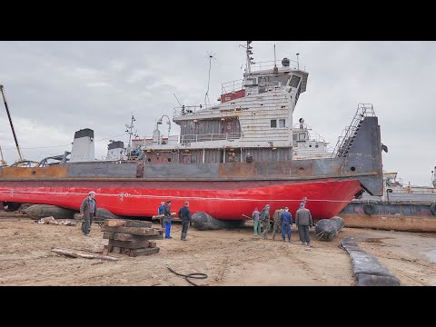 Видео: Спуск буксира-толкача  РТ- 674  на ролик-мешках  производства ООО «НПП «Сибрезинотехника».