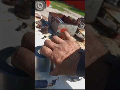 Видео: установка шкворня и втулки т40, нового образца на тракторе . заказы : +79900006752