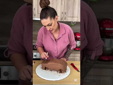 Видео: Част 1:„3D торта BMW – Изграждане, пълнеж и покриване с фондан | Mela’s Workshop“