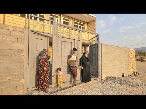 Видео: Отличная работа. Отличная установка дверей в здании.