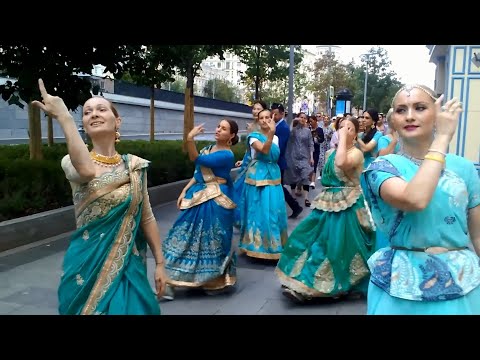 Видео: 2021 08 04 Харинама Gaura Shakti Проспект Мира. Harinama in Moscow (Russia).