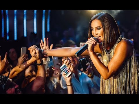 Видео: КАК ВЕСТИ СЕБЯ НА СЦЕНЕ :: Сценическое мастерство