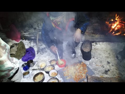 Видео: Поход в лес с палаткой с печкой. Кудлины камни. Скальник Черепаха.