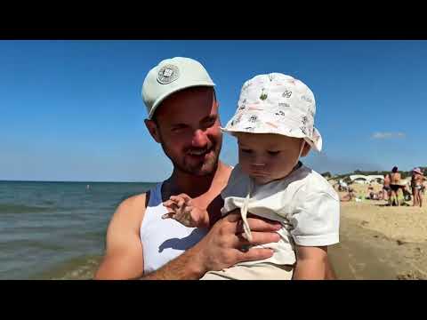 Видео: Пляж «Лазурный берег»  в Анапе. Очистка пляжа от мазута. Август 2025