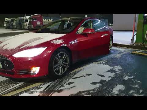 Видео: Сравнительный тест переходников для быстрых зарядок Tesla.