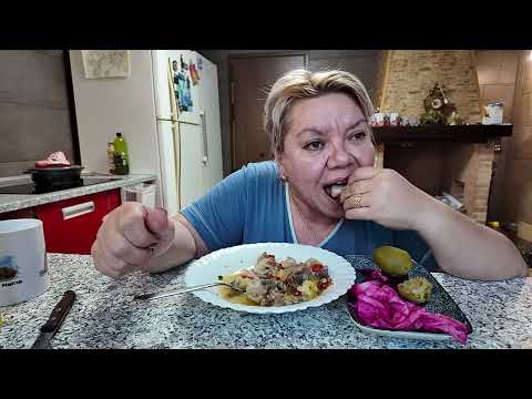 Видео: МУКБАНГ 🍽 Как мне жить с этим? Волосы дыбом от таких новостей.MUKBANG 🍴How can I live with this?  