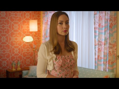 Видео: Женщина просыпается в доме в стиле 1950-х годов и понимает, что из нее хотят сделать идеальную жену