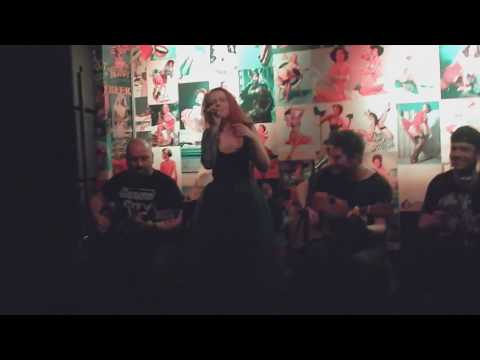 Видео: Женя Огурцова. Она одна. 01\04\17 TEMA BAR, МОСКВА