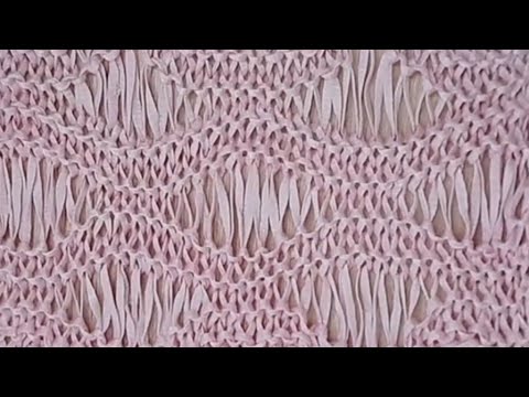 Видео: УЗОР ИЗ ЛЕНТОЧНОЙ ПРЯЖИ С ВЫТЯНУТЫМИ ПЕТЛЯМИ "ВОЛНА"