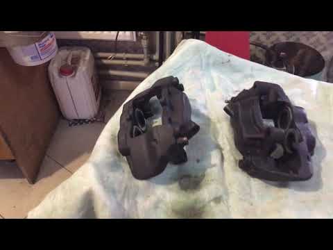 Видео: Ставим передние тормоза на Mercedes w124 E220 с E320