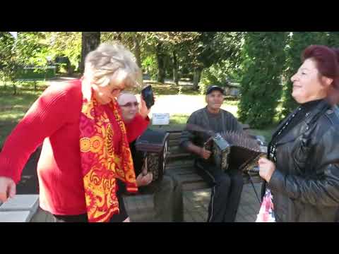 Видео: МАТАНЯ С ПЛЯСКОЙ Павел Арзамасцев и Николай Бобкин в парке "Горсад"