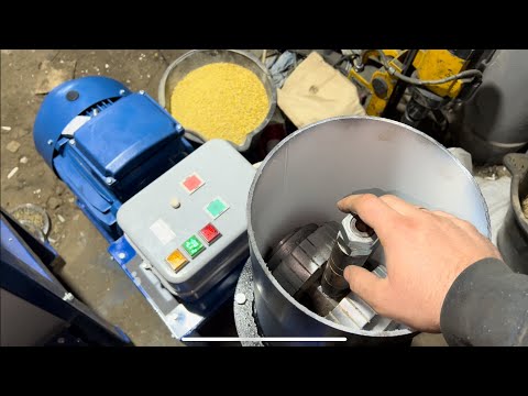Видео: Пресс Гранулятор Комбикорма DR 150 inHome С Увеличенными Роликами 160 мм 11 кВт 1000 оборотов