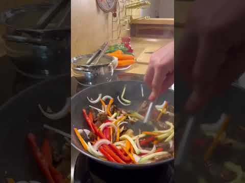 Видео: WOK С ГОВЯДИНОЙ