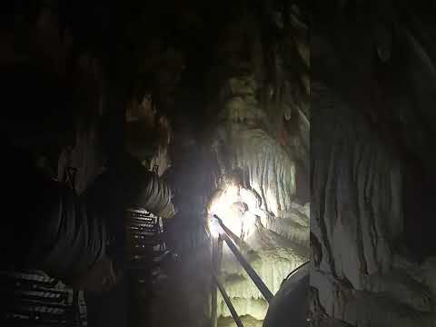 Видео: Экскурсия по Большой  Азишской пещере . Лаго-Наки , Республика Адыгея