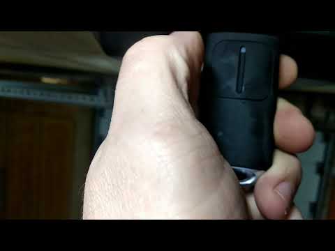 Видео: Регулировка привода секционных ворот.