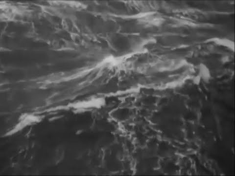 Видео: Морская песня (пусть качает...)