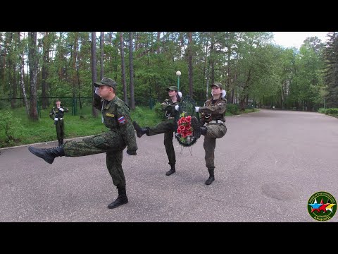 Видео: Возложение венка к памятнику
