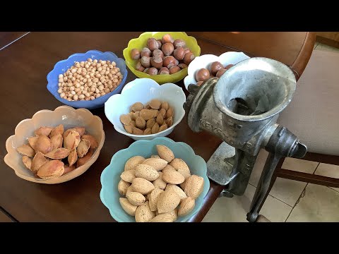 Видео: Мясорубка может колоть разные косточки и орехи. Kernels cracker.